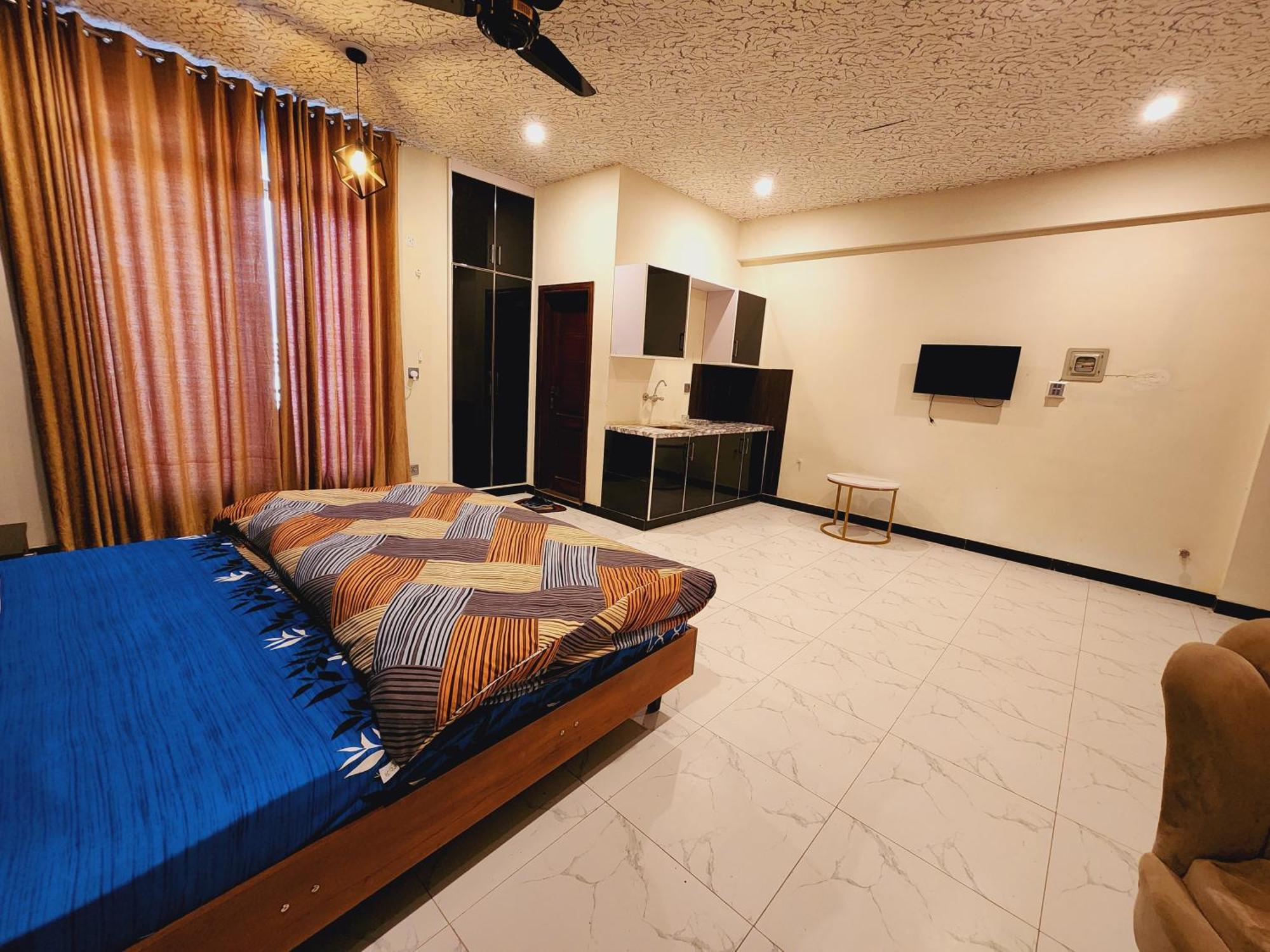 Motorway Majesty Suites Islamabad - Near Islamabad International Airport And Motorway Quarto foto